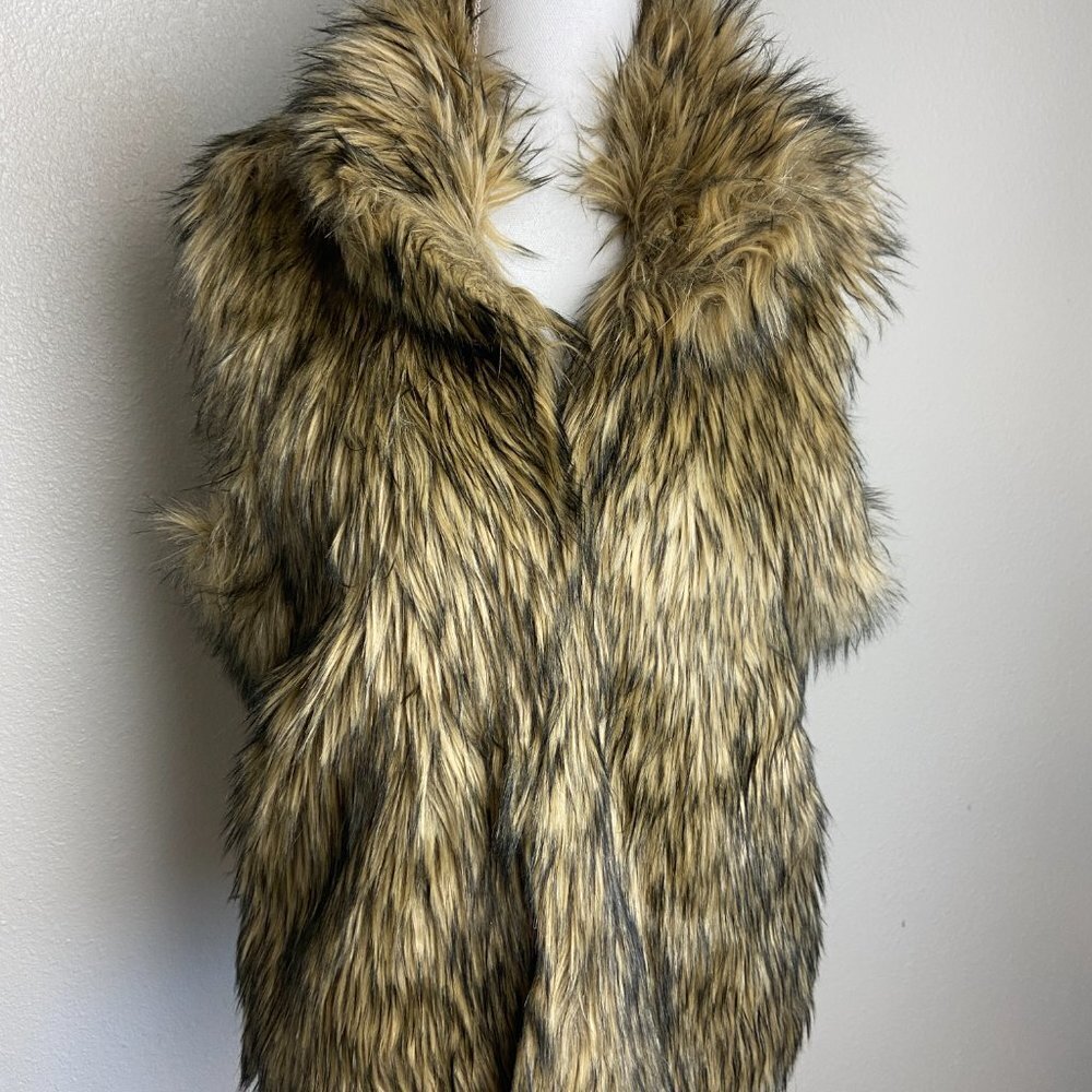 Ci Sono by Cavalini Faux Fox Fur Vest Size: M